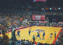 壹号娱乐网页版-09双雄再掀狂潮！哈登库里近五场数据爆炸，演绎得分盛宴